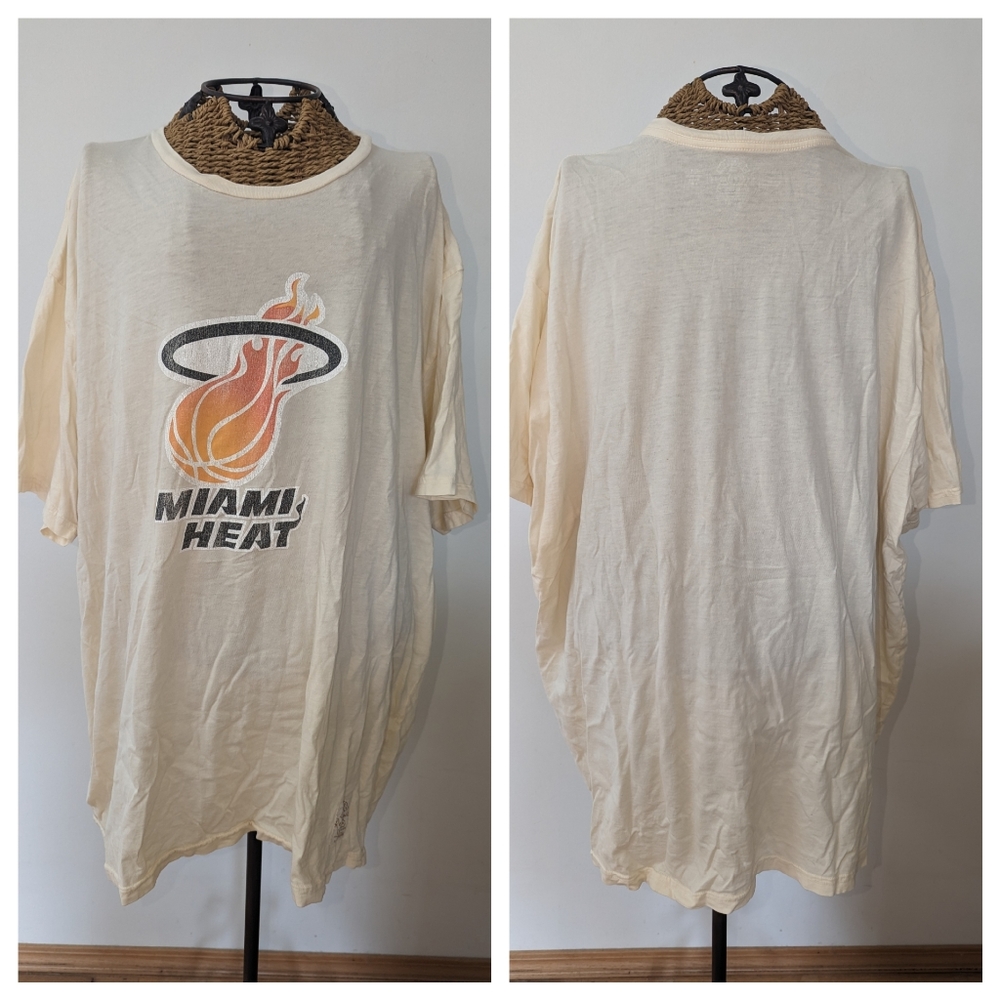 Retro Sport Reebok Miami Heat Tshirt 2XL XXL